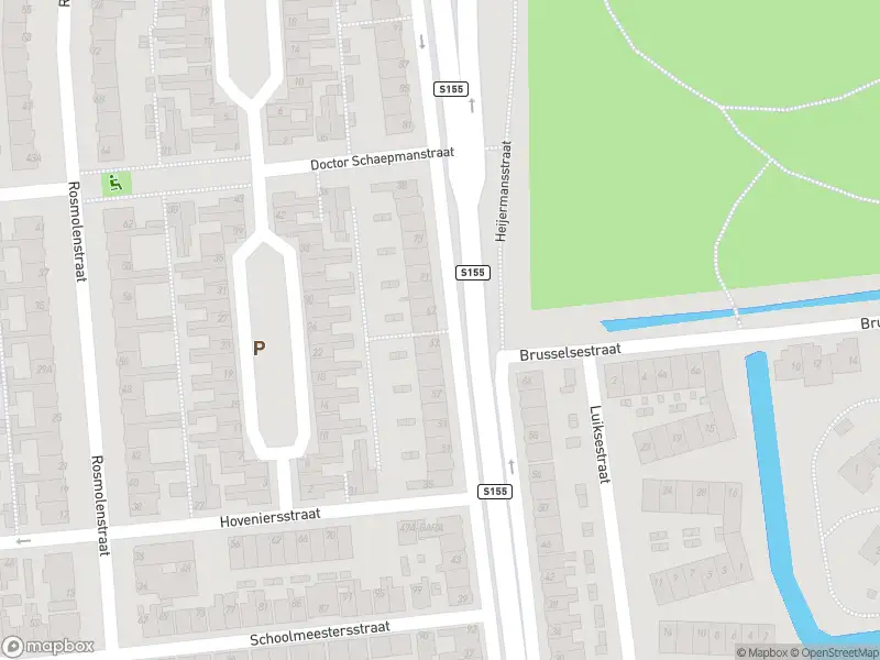 Ambulance met grote spoed naar de De Boeg in Zaandam