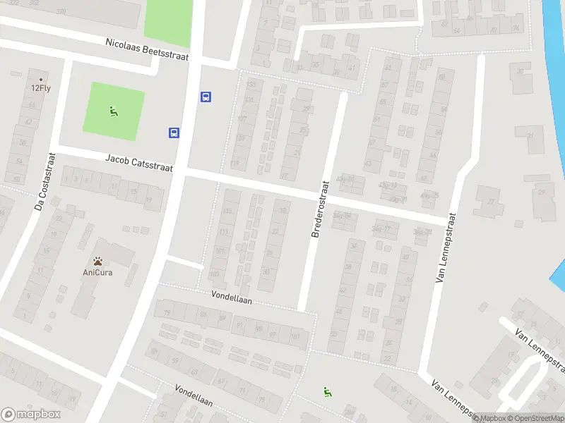 Ambulance met gepaste spoed naar de Brederostraat in Alblasserdam