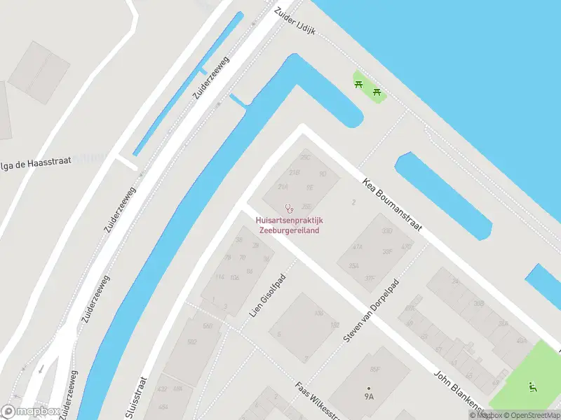 Ambulance met grote spoed naar de Kea Boumanstraat in Amsterdam