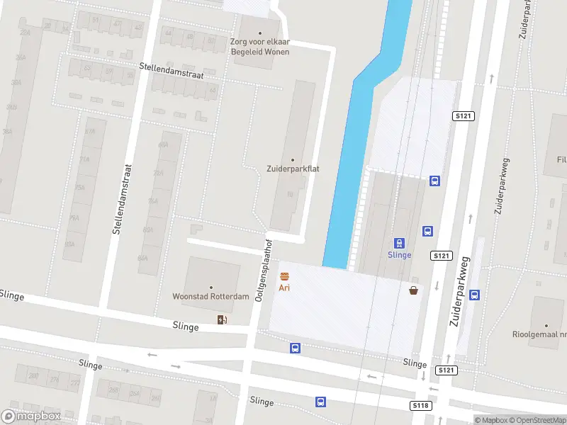 Ambulance met gepaste spoed naar de Ooltgensplaathof in Rotterdam