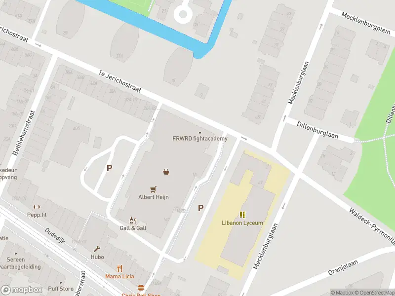 Ambulance met gepaste spoed naar de 1e Jerichostraat in Rotterdam