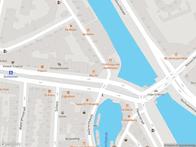 Ambulance met gepaste spoed naar de Schiedamseweg in Rotterdam