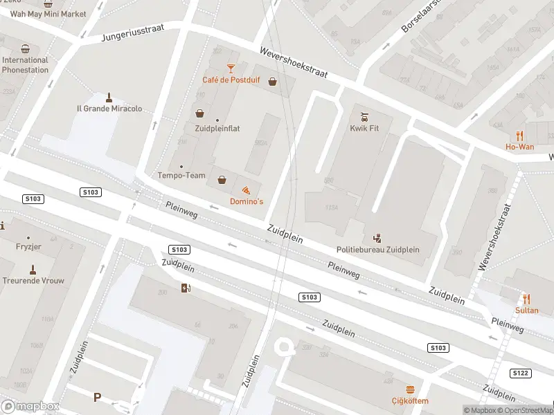 Ambulance met gepaste spoed naar de Zuidplein in Rotterdam