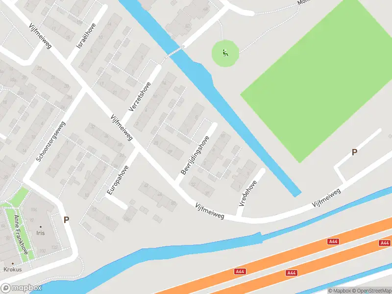 Ambulance met grote spoed naar de Bevrijdingshove in Sassenheim