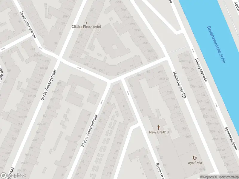 Ambulance met grote spoed naar de Bruijnstraat in Rotterdam