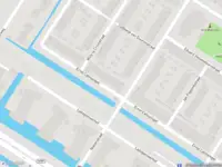 Ambulance met gepaste spoed naar de Ernst Cahnsingel in Amsterdam