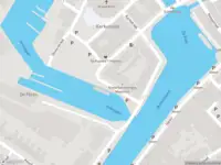 Ambulance met grote spoed naar de Hellingkade in Maassluis