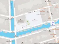 Ambulance met grote spoed naar de Amstelveld in Amsterdam