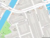 Ambulance met gepaste spoed naar de Schimmelstraat in Amsterdam