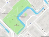 Ambulance met grote spoed naar de Raadhuisplein in Leidschendam