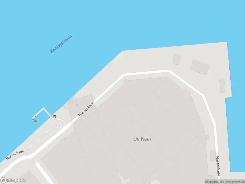 Ambulance met gepaste spoed naar de Roentgenstraat in Rotterdam