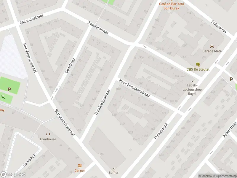 Ambulance met grote spoed naar de Boudewijnstraat in Rotterdam