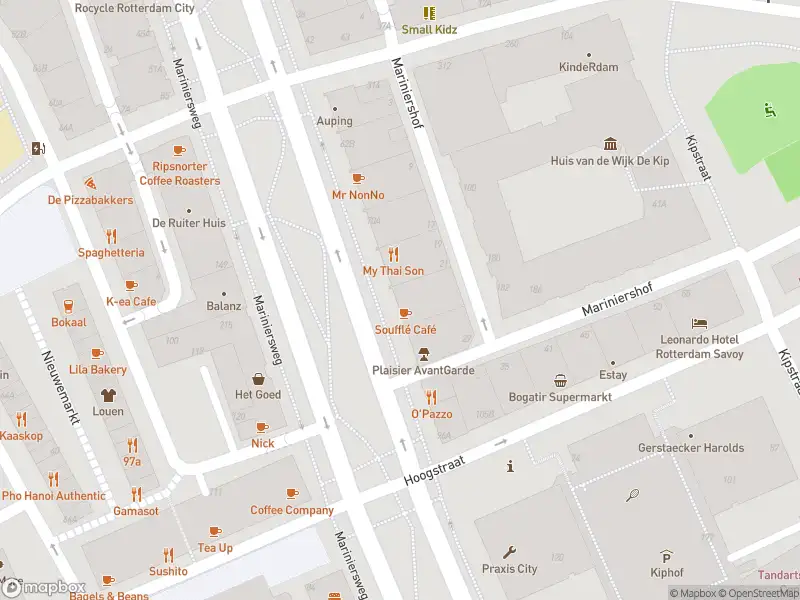 Ambulance met grote spoed naar de Mariniersweg in Rotterdam