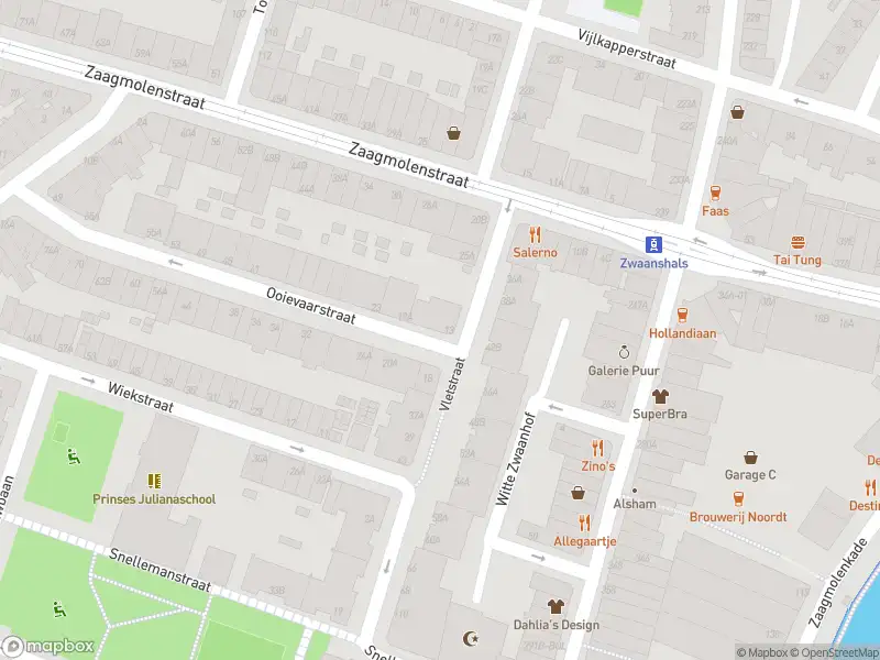 Ambulance met gepaste spoed naar de Ooievaarstraat in Rotterdam