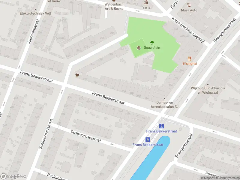 Ambulance met gepaste spoed naar de Frans Bekkerstraat in Rotterdam