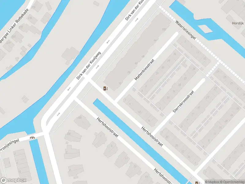 Brandweer met gepaste spoed naar de Mattenbiesstraat in Rotterdam