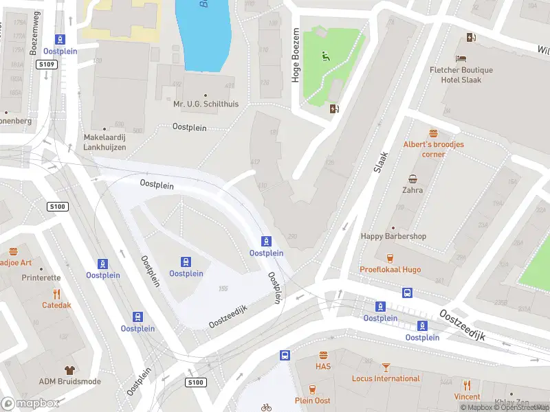 Ambulance met gepaste spoed naar de Oostplein in Rotterdam