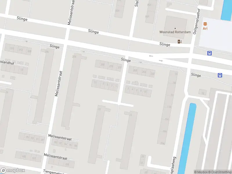 Ambulance met grote spoed naar de Stellendamhof in Rotterdam