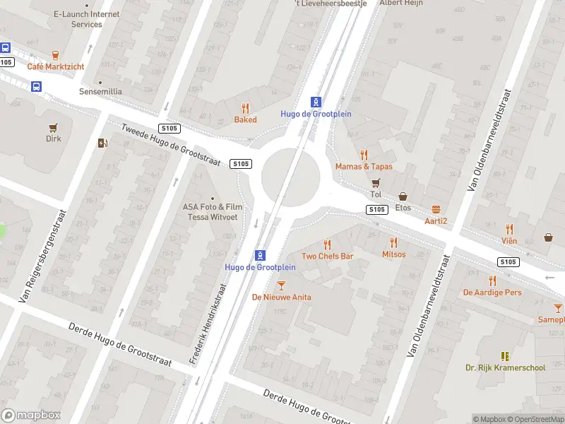 Ambulance met grote spoed naar de Derde Hugo de Grootstraat in Amsterdam