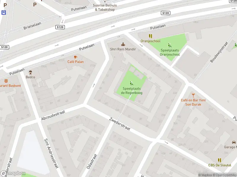 Ambulance met grote spoed naar de Zwederstraat in Rotterdam