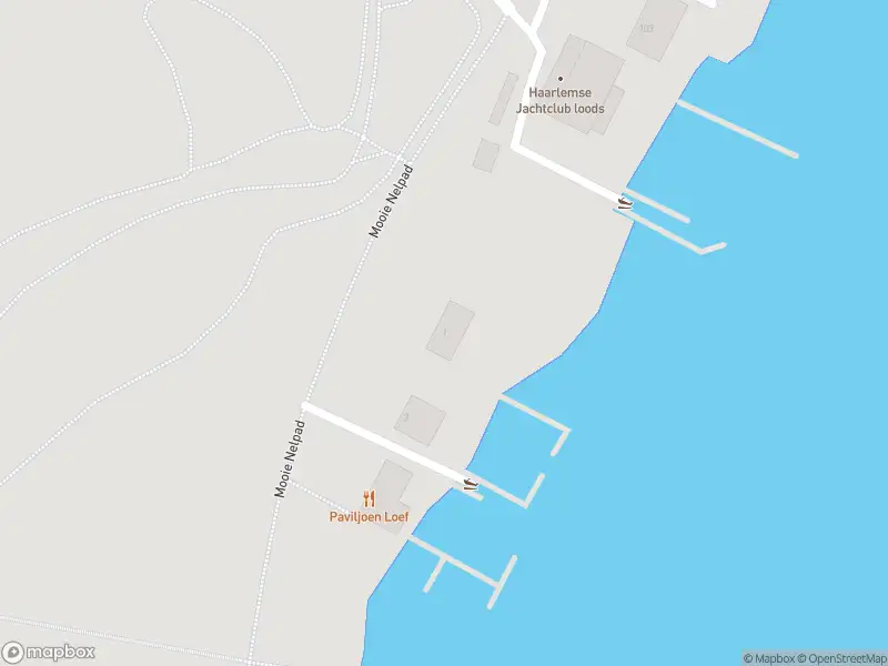 Ambulance met gepaste spoed naar de Mooie Nelpad in Haarlem