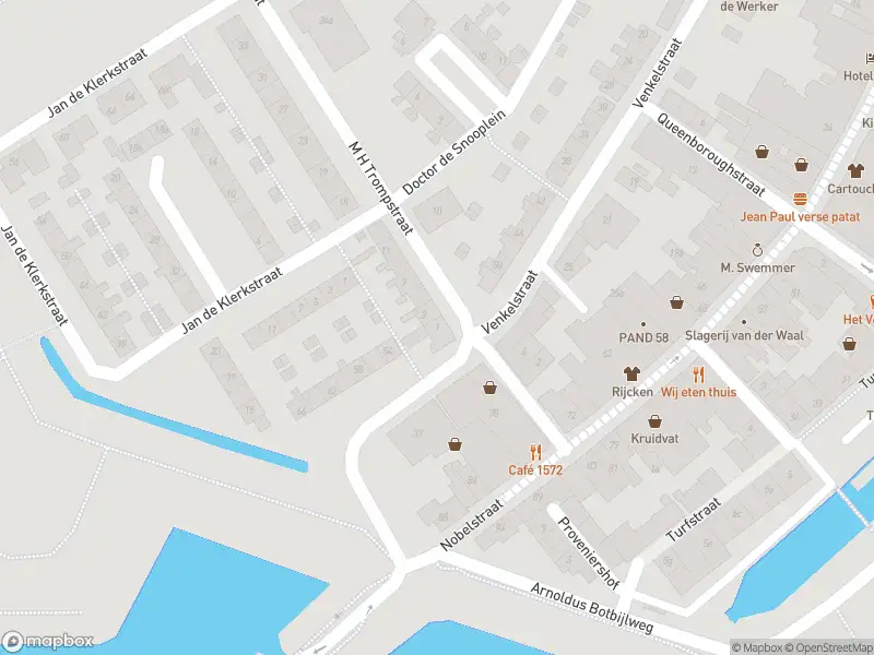 Ambulance met grote spoed naar de M H Trompstraat in Brielle