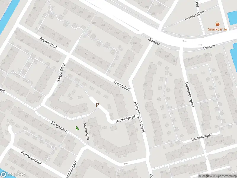 Ambulance met grote spoed naar de Arendalhof in Rotterdam