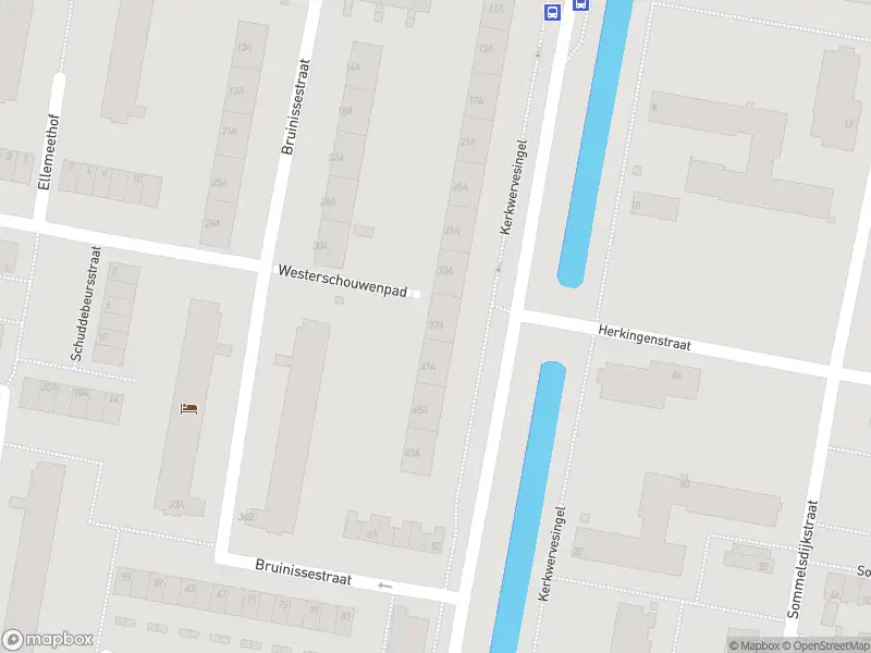 Ambulance met grote spoed naar de Kerkwervesingel in Rotterdam