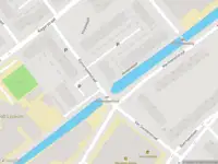 Ambulance met gepaste spoed naar de Hanepoelpad in Leiden