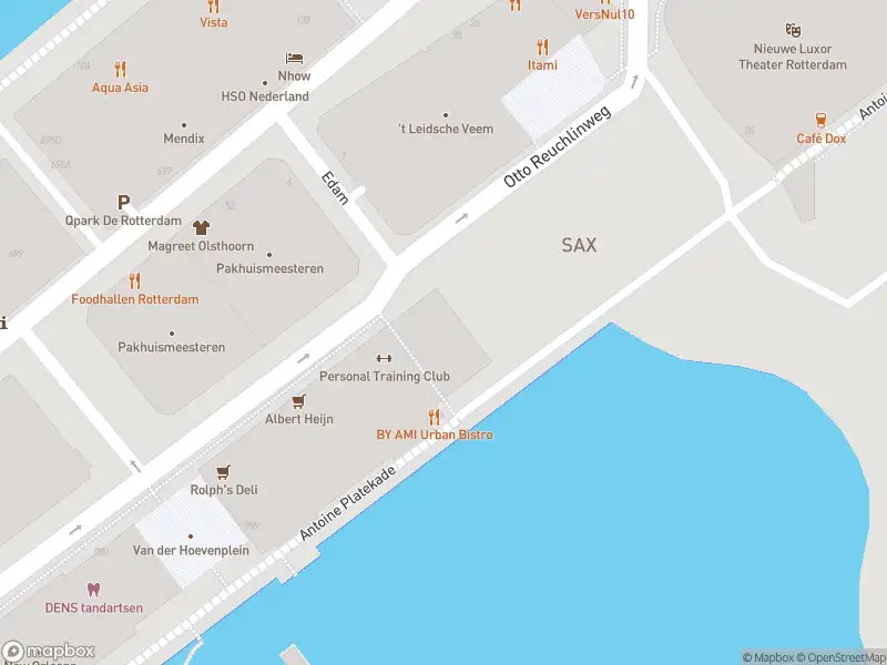 Ambulance met gepaste spoed naar de De Monchyplein in Rotterdam