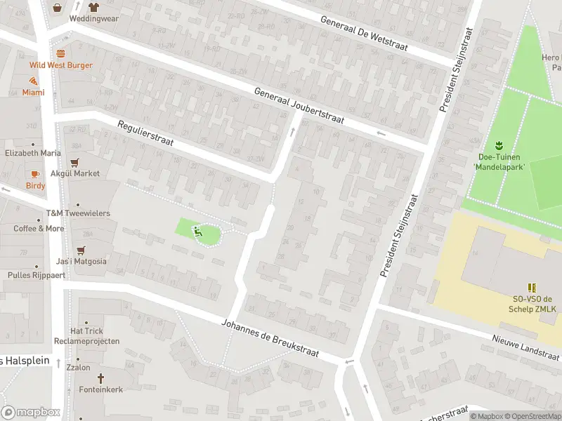 Ambulance met grote spoed naar de Korte Johannes de Breukstraat in Haarlem