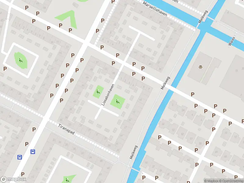 Ambulance met grote spoed naar de Loirestraat in Purmerend