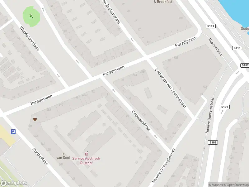 Ambulance met grote spoed naar de Couwaelstraat in Rotterdam