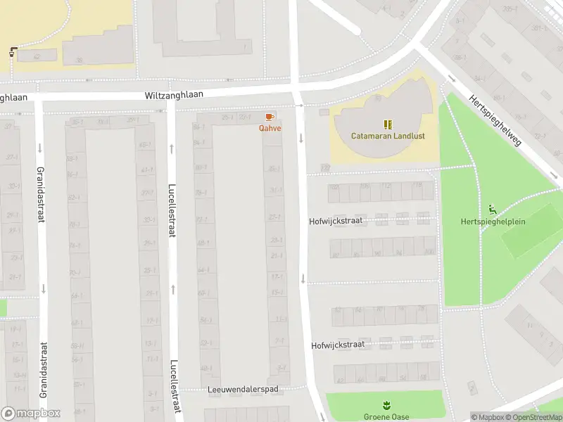 Ambulance met grote spoed naar de Gulden Winckelplantsoen in Amsterdam