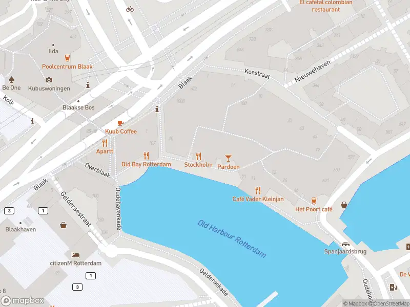 Ambulance met grote spoed naar de Spaansekade in Rotterdam