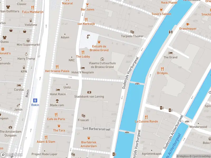 Brandweer met gepaste spoed naar de Nes in Amsterdam vanwege stankoverlast