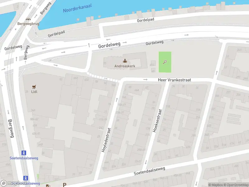 Ambulance met grote spoed naar de Hoyledestraat in Rotterdam