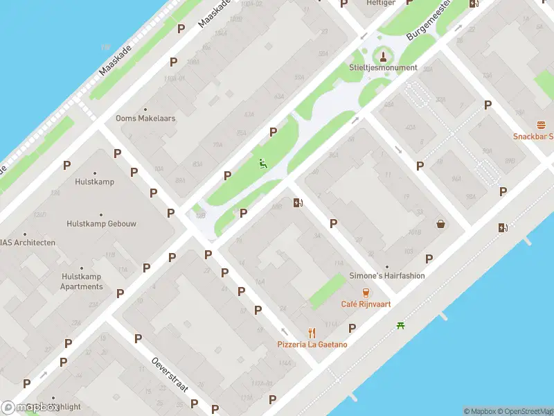 Ambulance met grote spoed naar de Burgemeester Hoffmanplein in Rotterdam