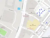 Ambulance met grote spoed naar de Elzenhagensingel in Amsterdam