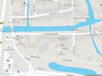 Ambulance met grote spoed naar de Schepenmakersdijk in Edam