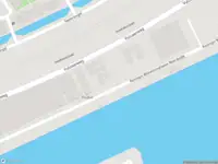 Ambulance met grote spoed naar de Koningin Wilhelminahaven NZ in Vlaardingen