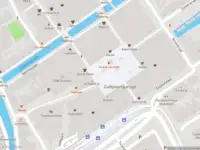 Ambulance met grote spoed naar de Bastiaansplein in Delft