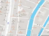 Brandweer met gepaste spoed naar de Nes in Amsterdam vanwege stankoverlast