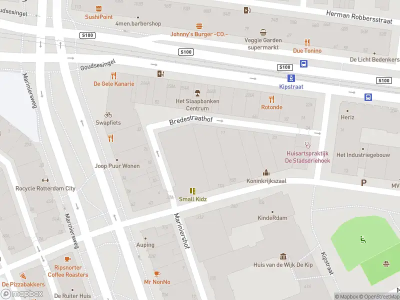 Ambulance met gepaste spoed naar de Bredestraathof in Rotterdam