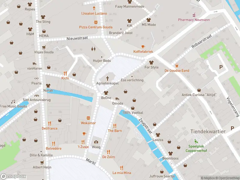 Ambulance met grote spoed naar de Markt in Gouda