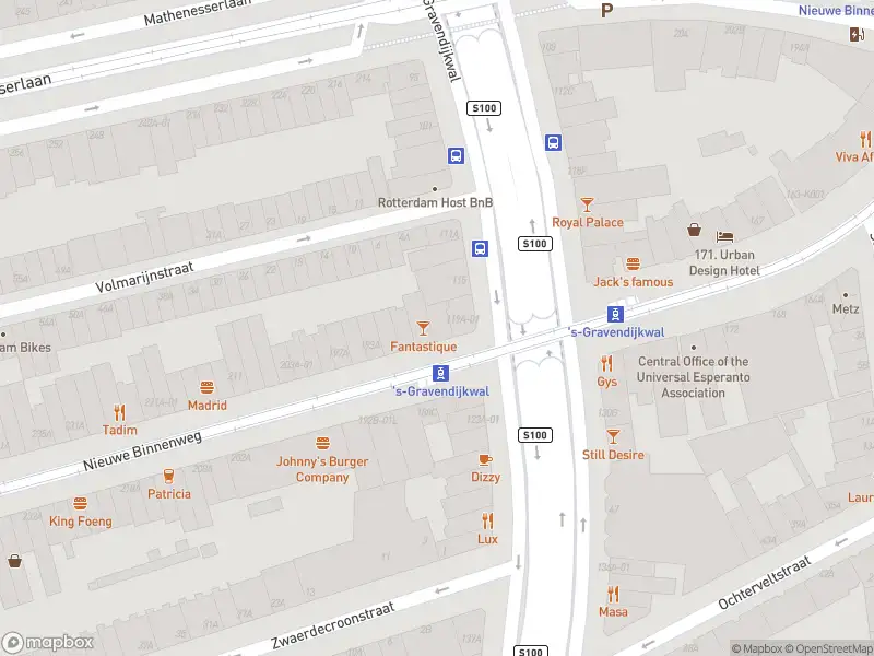 Ambulance met grote spoed naar de Nieuwe Binnenweg in Rotterdam