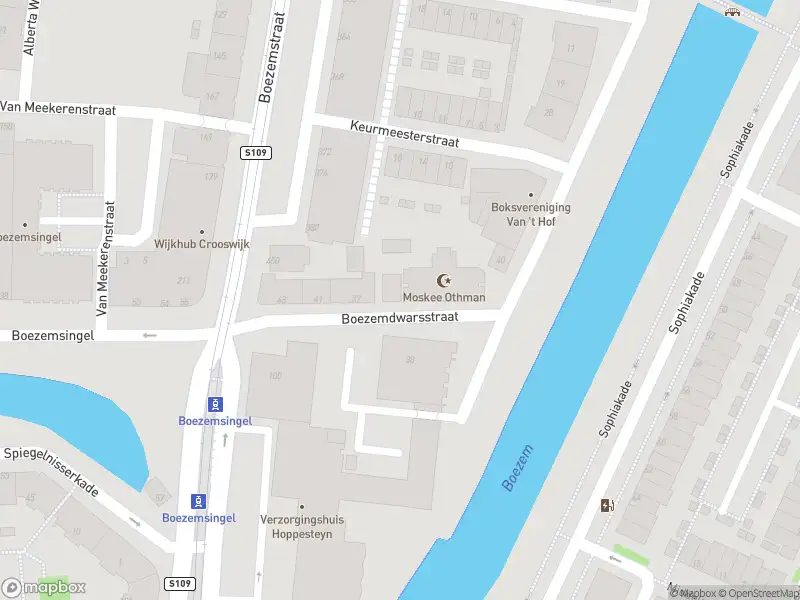 Ambulance met grote spoed naar de Boezemdwarsstraat in Rotterdam