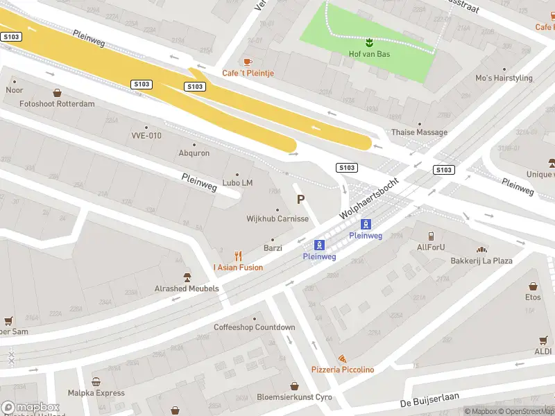 Ambulance met gepaste spoed naar de Pleinweg in Rotterdam