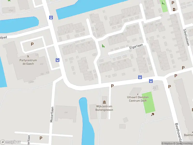 Ambulance met grote spoed naar de Elgarlaan in Delft