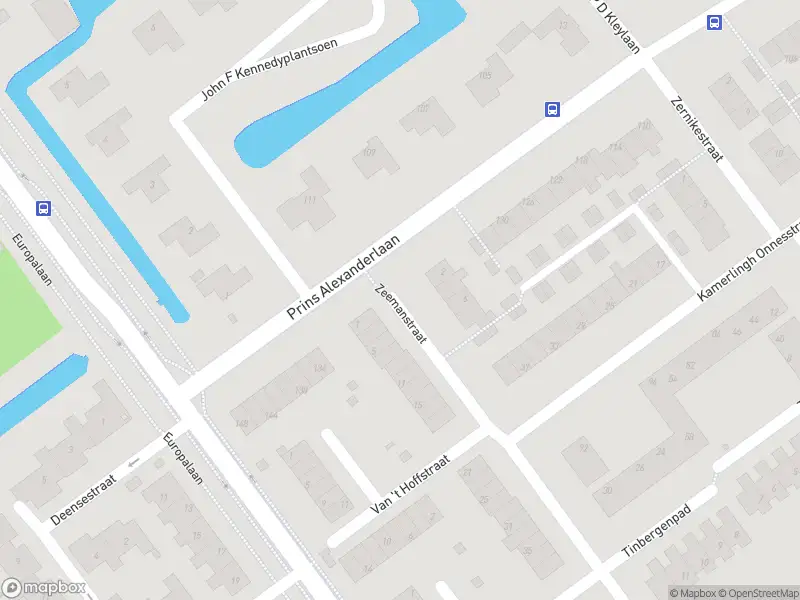 Ambulance met grote spoed naar de Zeemanstraat in Nieuwerkerk aan den IJssel